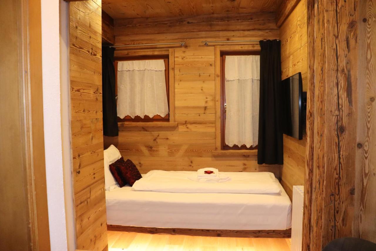 Hotel Ciasa Lorenzi コルティーナ・ダンペッツォ エクステリア 写真