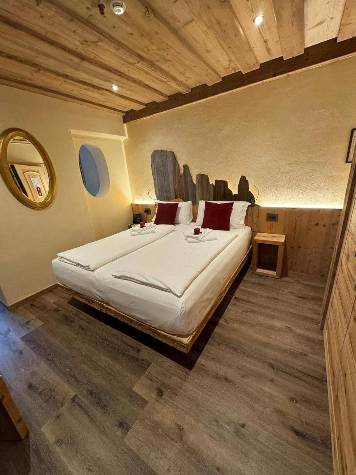 Hotel Ciasa Lorenzi コルティーナ・ダンペッツォ エクステリア 写真