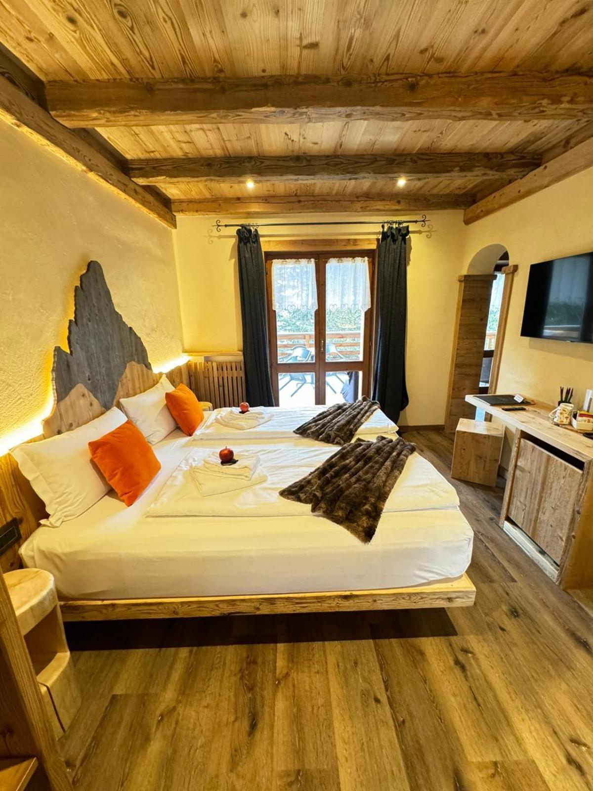 Hotel Ciasa Lorenzi コルティーナ・ダンペッツォ エクステリア 写真
