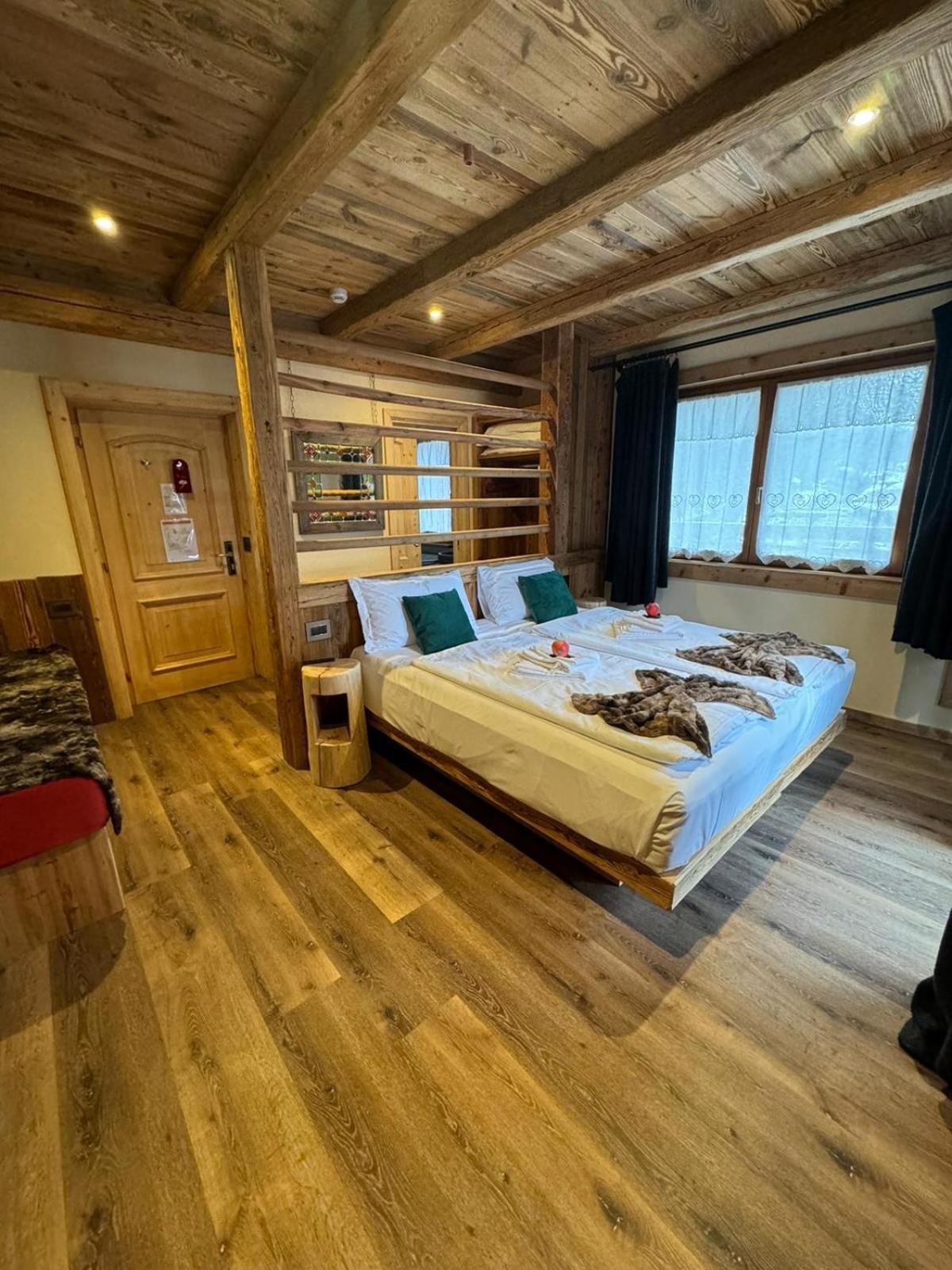 Hotel Ciasa Lorenzi コルティーナ・ダンペッツォ エクステリア 写真
