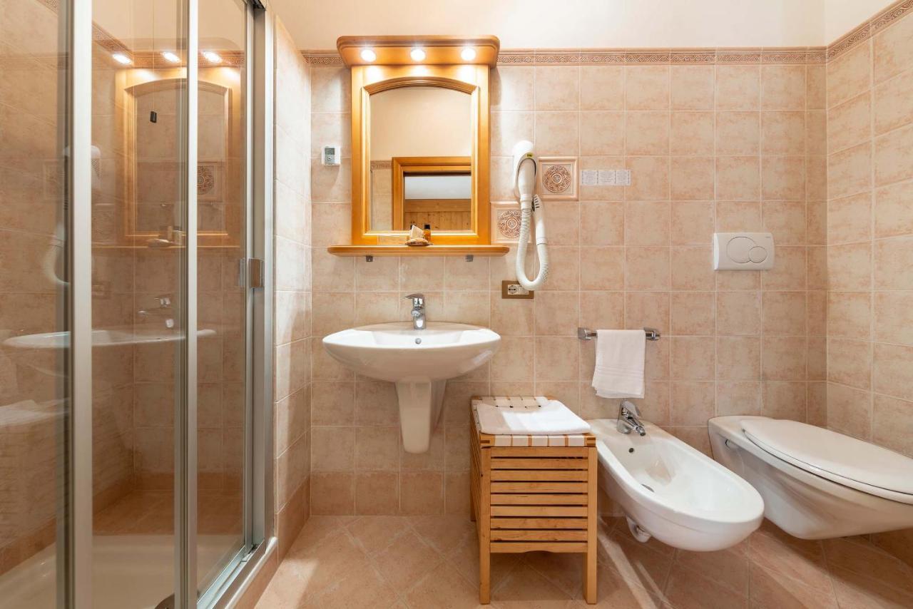 Hotel Ciasa Lorenzi コルティーナ・ダンペッツォ エクステリア 写真