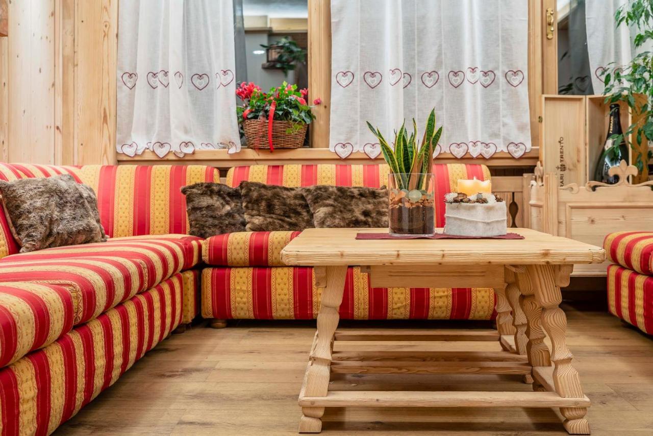 Hotel Ciasa Lorenzi コルティーナ・ダンペッツォ エクステリア 写真